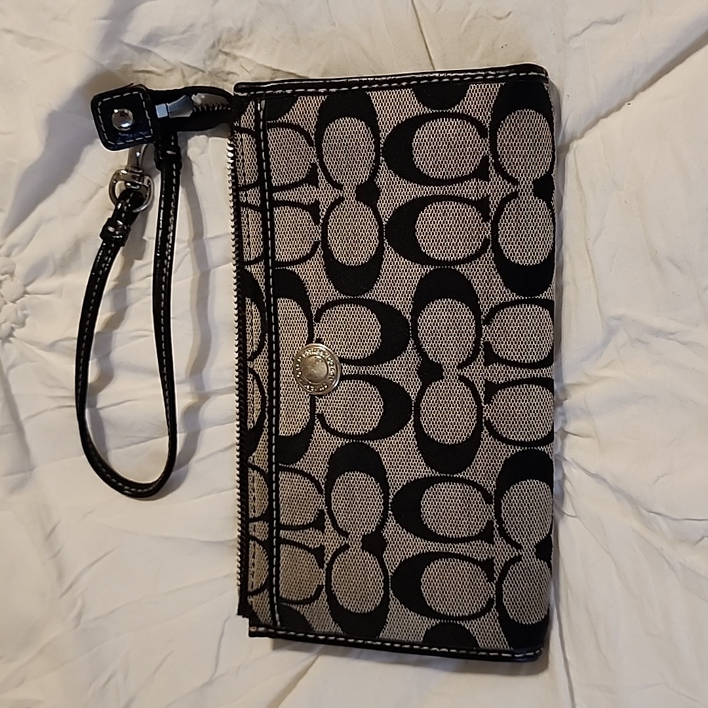 COACH WOMENS WRISTLET WALLET